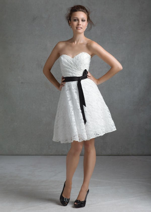 Ivory Lace Sweetheart Neckline Short Bridesmaid Dress